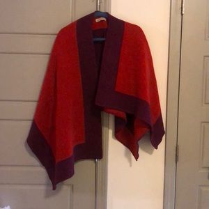 Burberry poncho cape. Excellent condition.